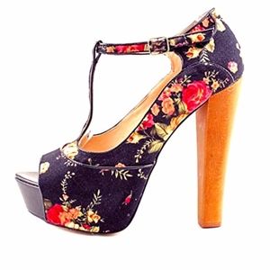Steve Madden FANCCYY Black Floral/Wood Heel Pumps